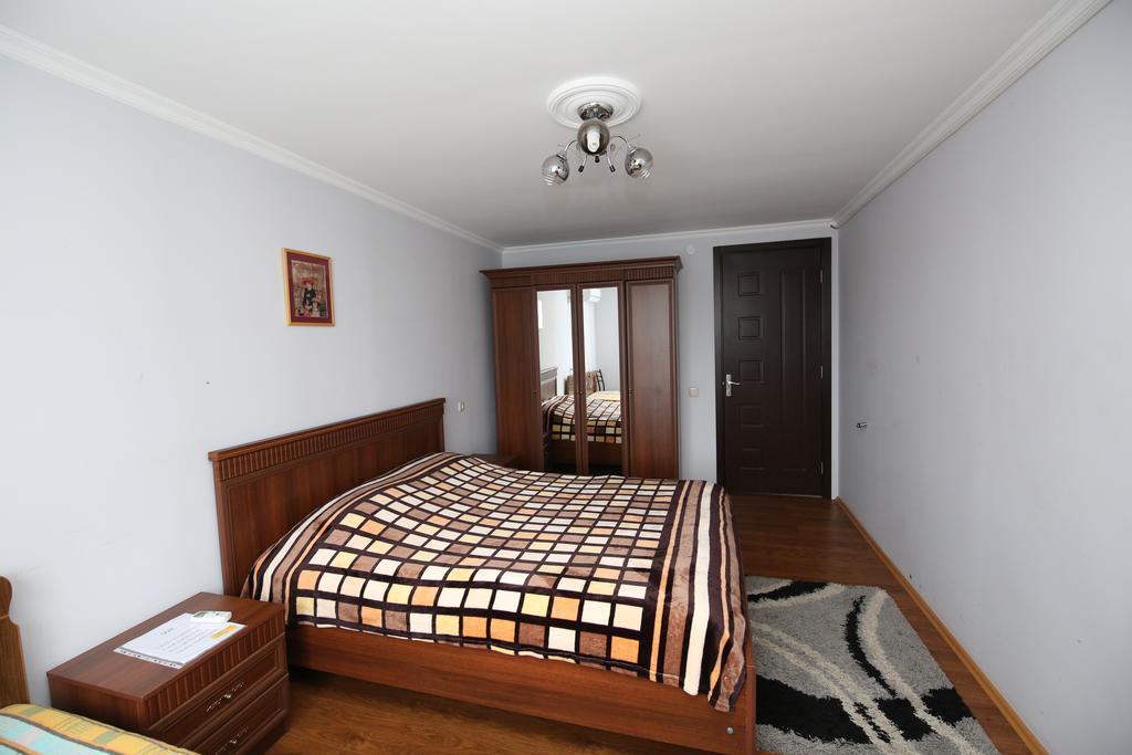 Guest House Green House Zugdidi Esterno foto