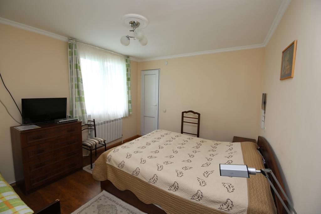 Guest House Green House Zugdidi Esterno foto