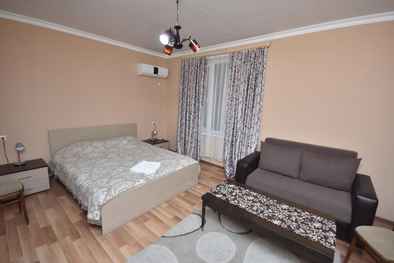 Guest House Green House Zugdidi Esterno foto